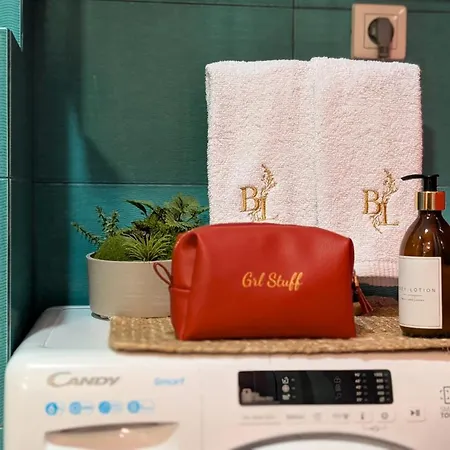 Bella Luna Luxury - Warm & Modern Near Old Town & Museums 아파트 *